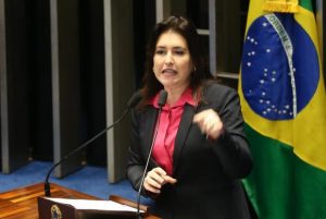 A senadora Simone Tebet afirmou que o governo Dilma “vendeu um Brasil irreal aos brasileiros” e a “maquiagem” das contas levou à perda de confiança dos investidores, recessão e desemprego recordeAntonio Cruz/Arquivo/Agência Brasil