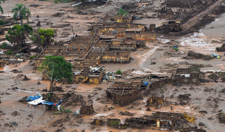 Área afetada pelo rompimento de barragem no distrito de Bento Rodrigues, zona rural de Mariana, em Minas Gerais - Antonio Cruz/ Agência Brasil